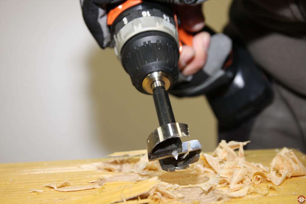 Perceuse visseuse sans fil AEG BS 12C2 © Benjamin Leharivel - Zone Outillage Perceuse visseuse sans fil AEG BS 12C2 © Benjamin Leharivel - Zone Outillage