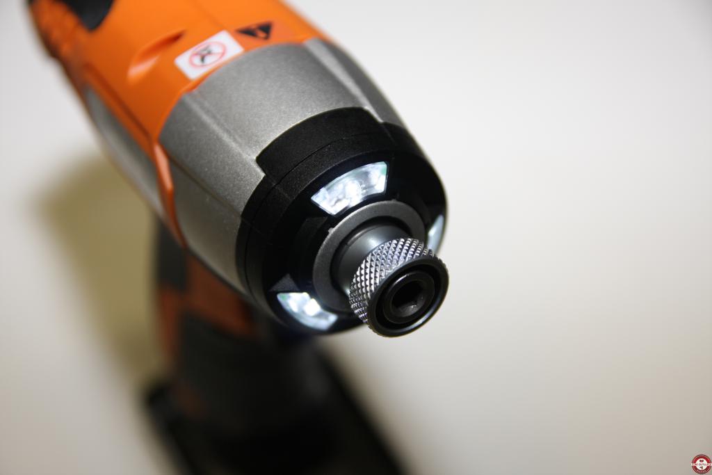 Visseuse à chocs sans fil AEG BSS 12C © Benjamin Leharivel - Zone Outillage Visseuse à chocs sans fil AEG BSS 12C © Benjamin Leharivel - Zone Outillage