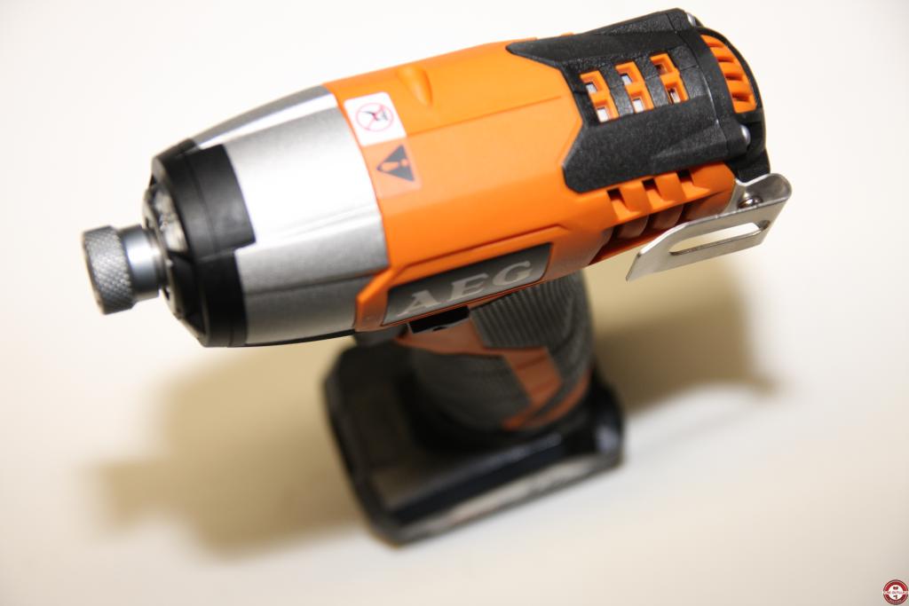 Visseuse à chocs sans fil AEG BSS 12C © Benjamin Leharivel - Zone Outillage Visseuse à chocs sans fil AEG BSS 12C © Benjamin Leharivel - Zone Outillage