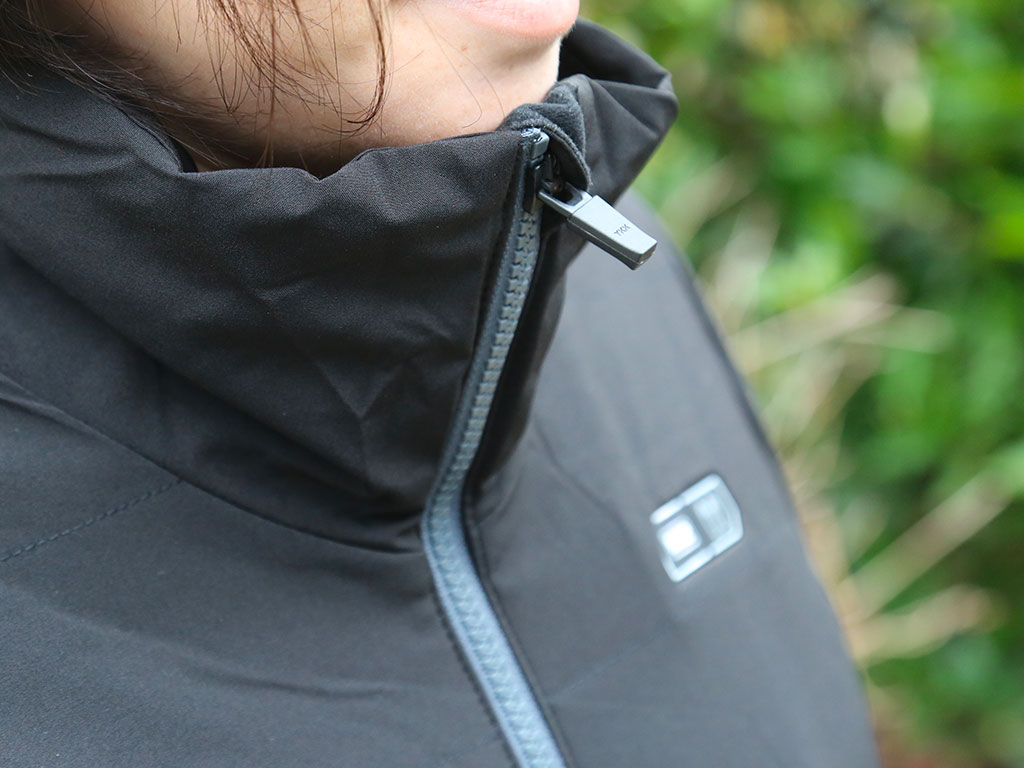 Veste chauffante Milwaukee M12 HJ LADIES © Benjamin Leharivel - Zone Outillage Veste chauffante Milwaukee M12 HJ LADIES © Benjamin Leharivel - Zone Outillage