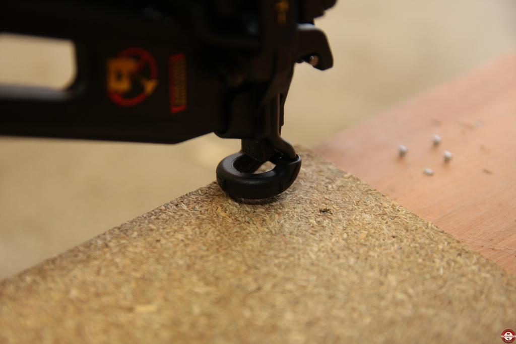 Cloueur de finitions DEWALT DCN660D2 © Benjamin Leharivel - Zone Outillage Cloueur de finitions DEWALT DCN660D2 © Benjamin Leharivel - Zone Outillage