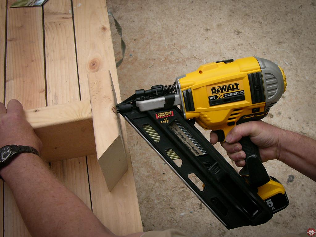 Cloueur de charpente DeWALT DCN692P2 Cloueur de charpente DeWALT DCN692P2