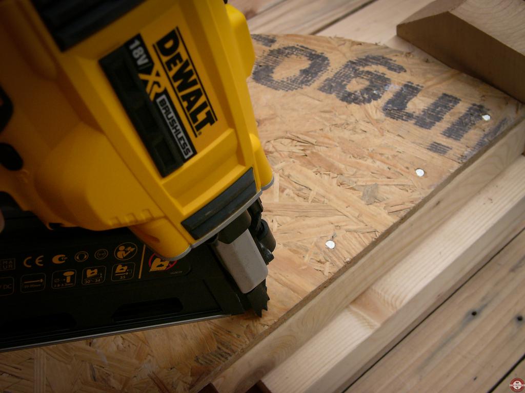 Cloueur de charpente DeWALT DCN692P2 Cloueur de charpente DeWALT DCN692P2