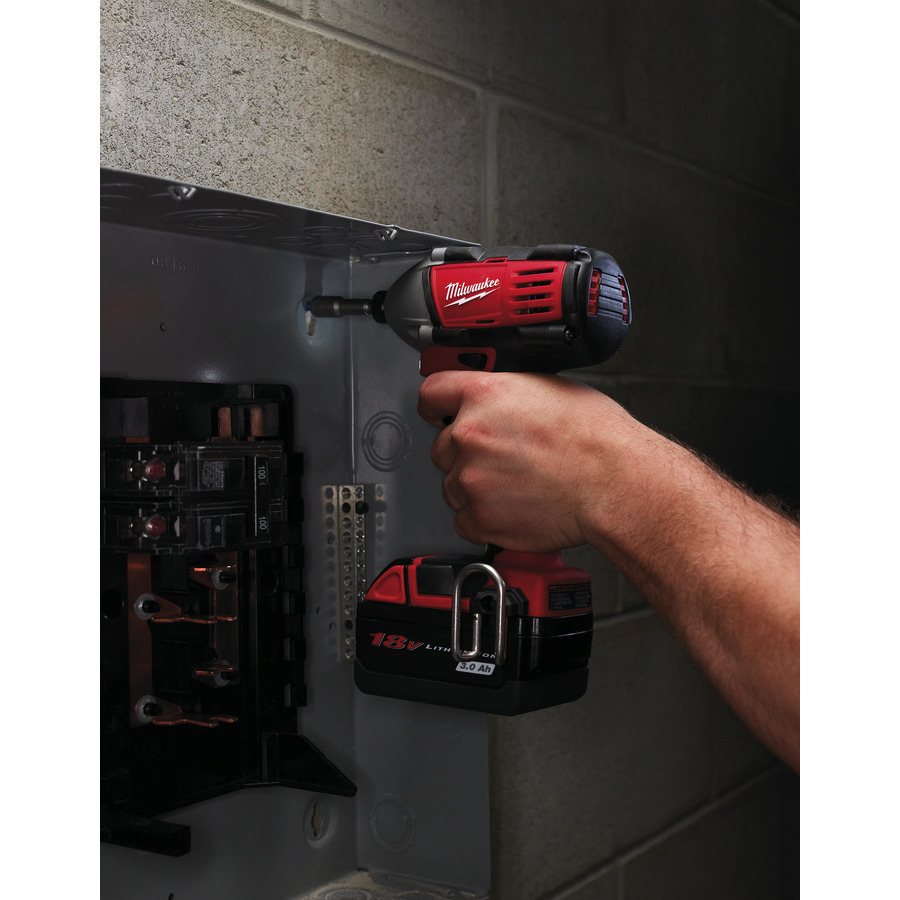 C18 ID-402C Visseuse à chocs sans fil Milwaukee C18 ID-402C Visseuse à chocs sans fil Milwaukee