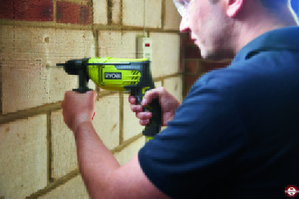 Perceuse-visseuse à percussion filaire RPD680K Ryobi Perceuse-visseuse à percussion filaire RPD680K Ryobi