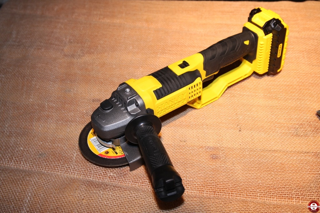 Meuleuse angulaire sans fil FMC761M2 Stanley FatMax