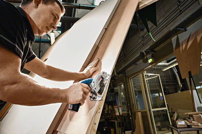 Scie circulaire sans fil GKS 10,8 V-LI Bosch professional Scie circulaire sans fil GKS 10,8 V-LI Bosch professional