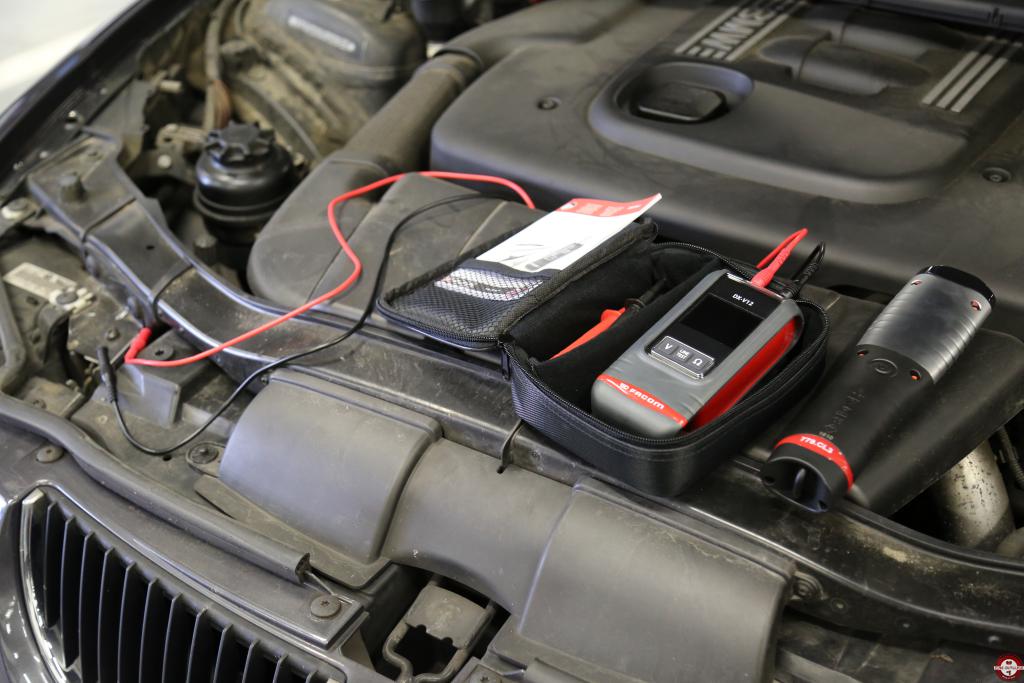 Multimètre Facom l'autometer DX.V12 © Benjamin Leharivel - Zone Outillage Multimètre Facom l'autometer DX.V12 © Benjamin Leharivel - Zone Outillage