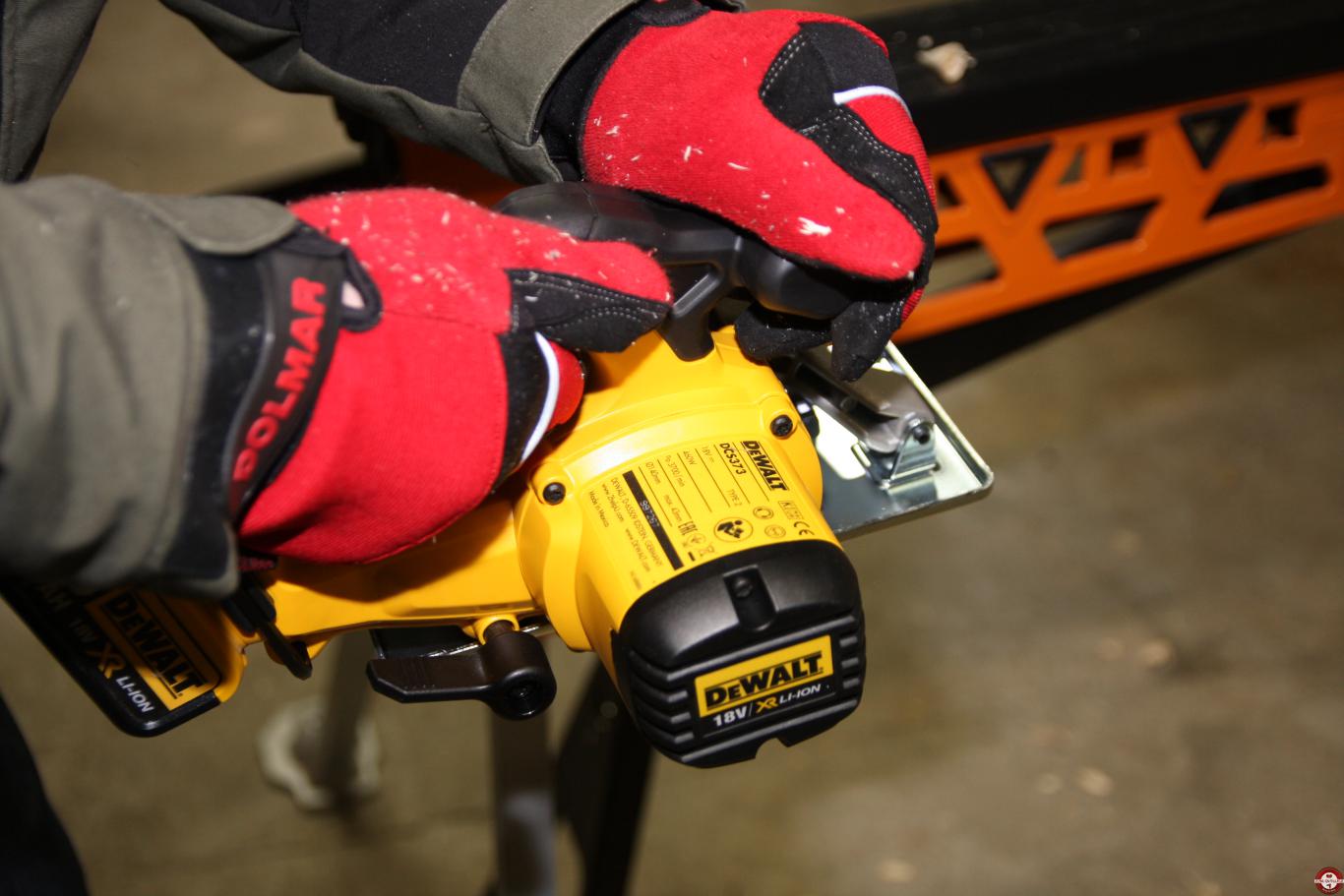 Scie circulaire métal DeWALT DCS373M2 Scie circulaire métal DeWALT DCS373M2