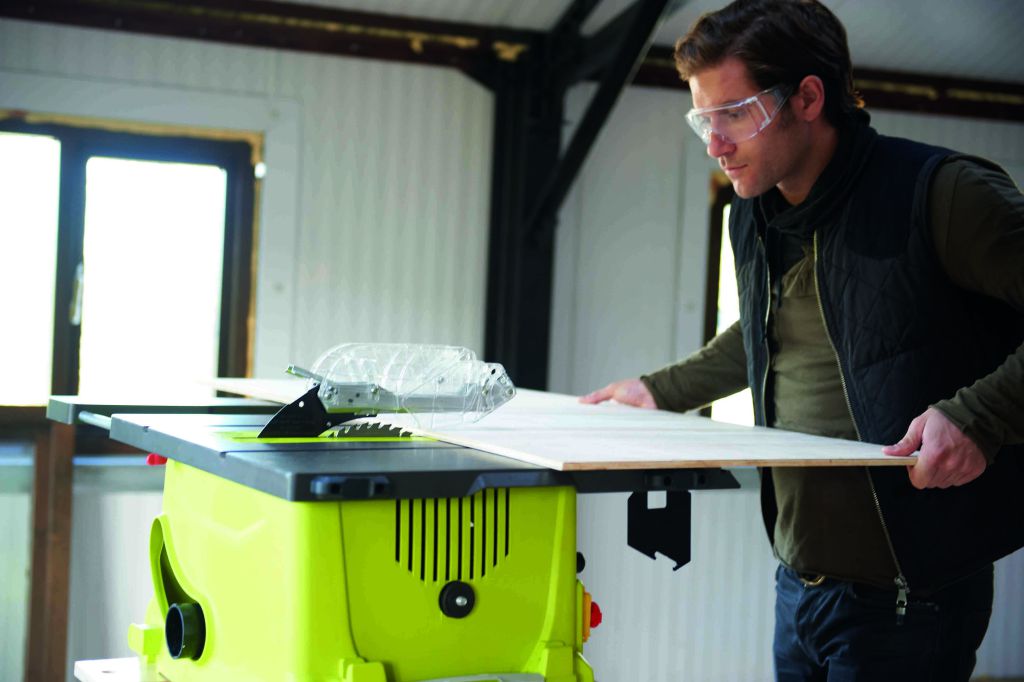 Scie sur table filaire RTS 1800 EF RYOBI Scie sur table filaire RTS 1800 EF RYOBI