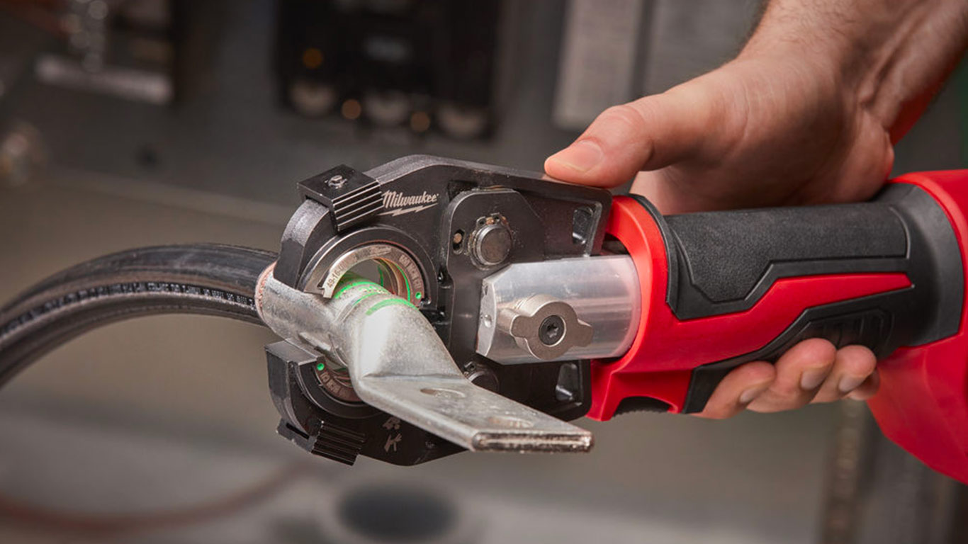 Sertisseuse hydraulique de câble FORCE LOGIC ONEKEY Milwaukee M18 HCCT-201C Sertisseuse hydraulique de câble FORCE LOGIC ONEKEY Milwaukee M18 HCCT-201C