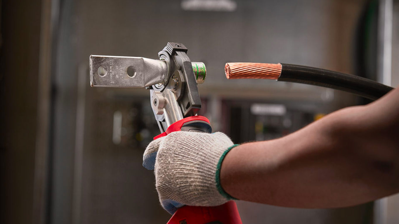 Sertisseuse hydraulique de câble FORCE LOGIC ONEKEY Milwaukee M18 HCCT-201C Sertisseuse hydraulique de câble FORCE LOGIC ONEKEY Milwaukee M18 HCCT-201C