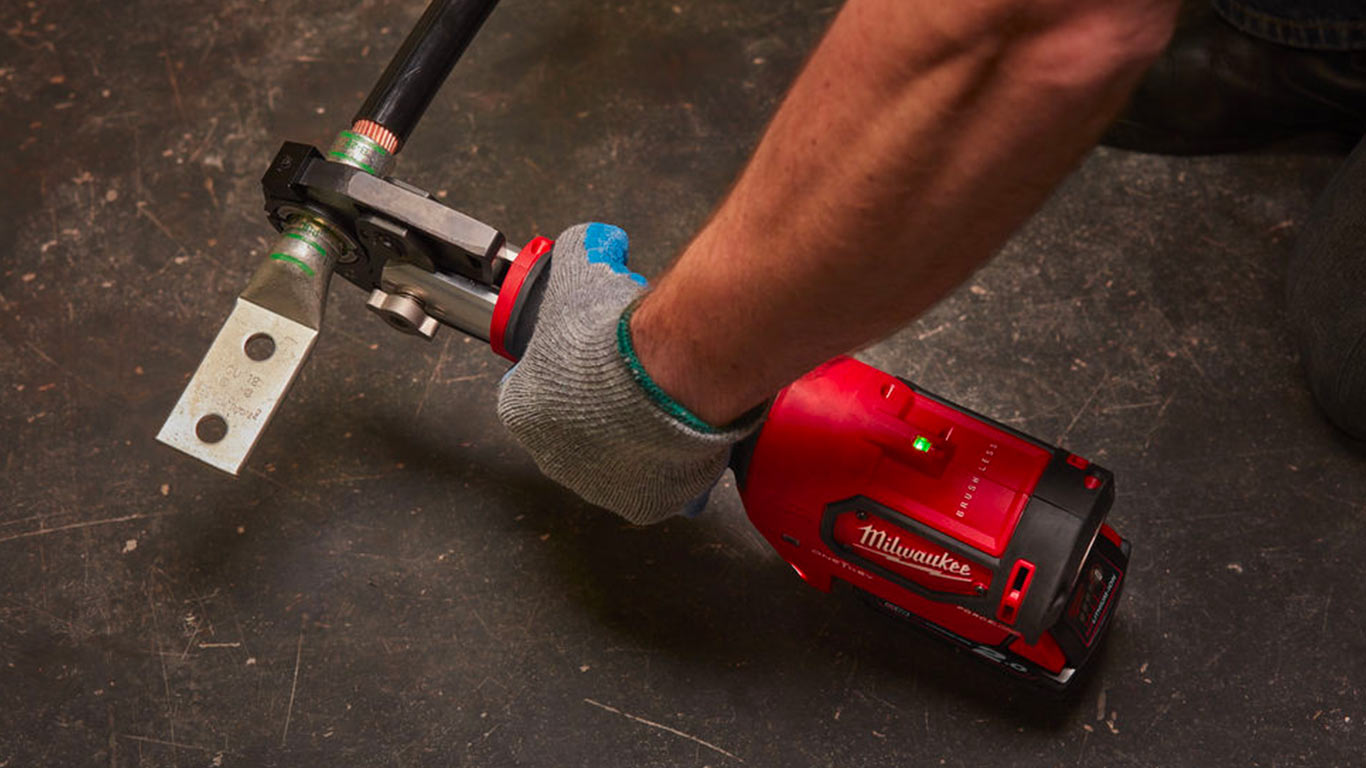 Sertisseuse hydraulique de câble FORCE LOGIC ONEKEY Milwaukee M18 HCCT-201C Sertisseuse hydraulique de câble FORCE LOGIC ONEKEY Milwaukee M18 HCCT-201C