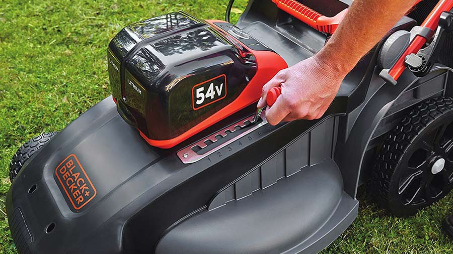 Test et avis de la tondeuse sans fil BLACK+DECKER CLM5448PC2-QW Dualvolt Test et avis de la tondeuse sans fil BLACK+DECKER CLM5448PC2-QW Dualvolt