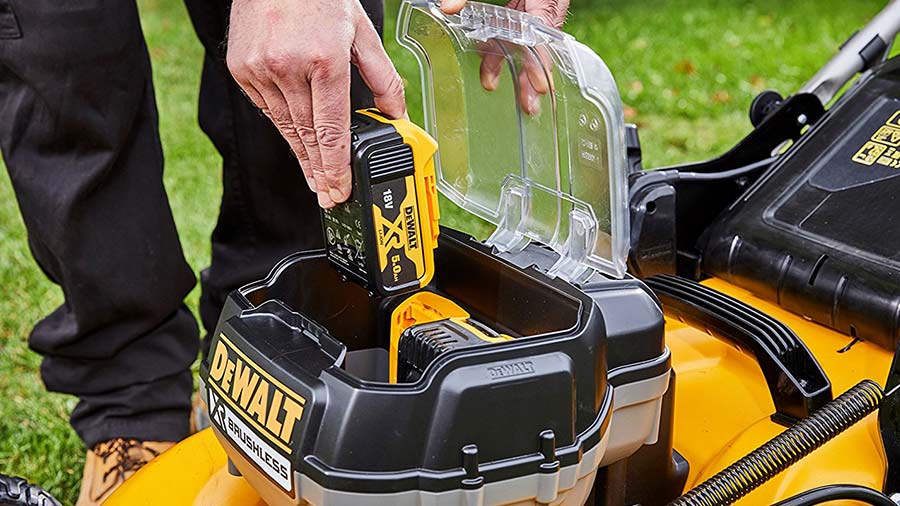 Test et avis tondeuse à gazon sur batterie DCMW564P2 DEWALT pas cher Test et avis tondeuse à gazon sur batterie DCMW564P2 DEWALT pas cher