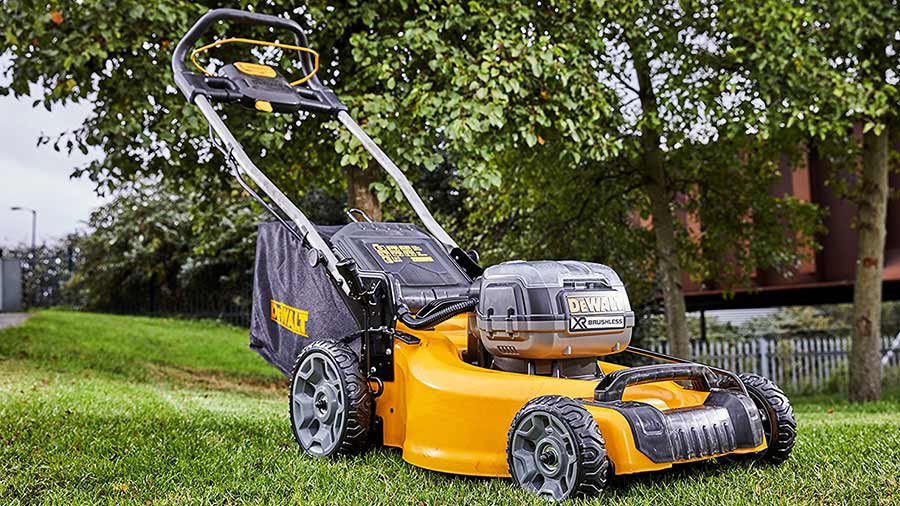 Test et avis tondeuse à gazon sur batterie DCMW564P2 DEWALT pas cher Test et avis tondeuse à gazon sur batterie DCMW564P2 DEWALT pas cher