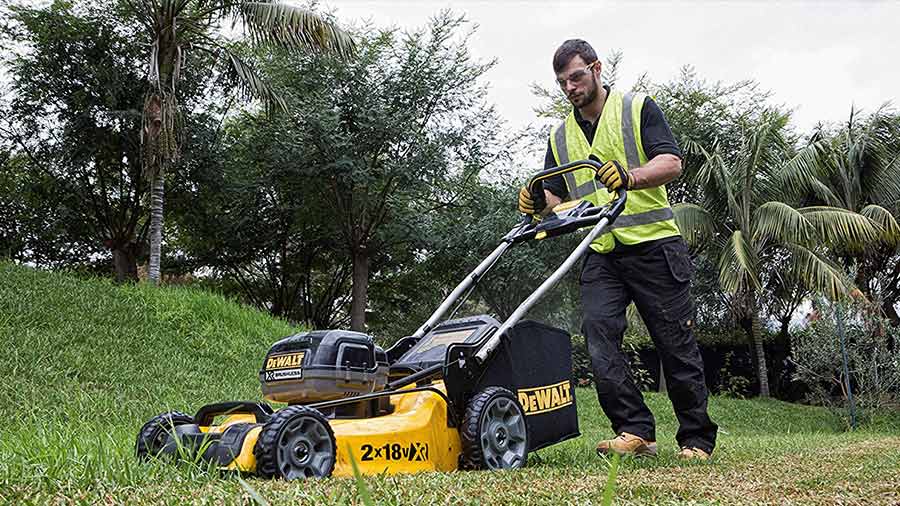 Test et avis tondeuse à gazon sur batterie DCMW564P2 DEWALT pas cher Test et avis tondeuse à gazon sur batterie DCMW564P2 DEWALT pas cher