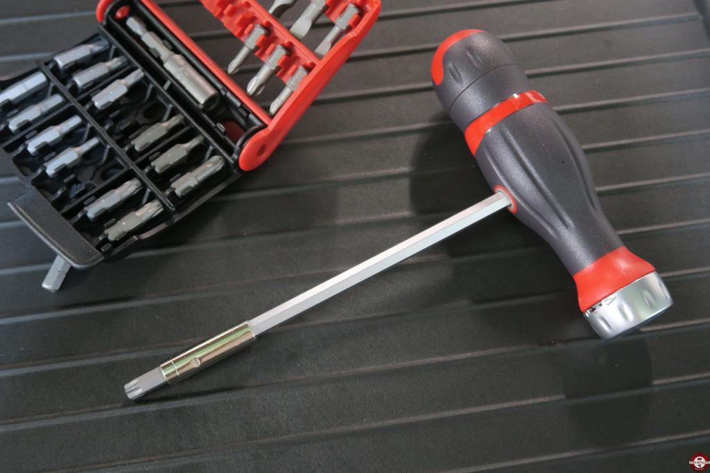 Tournevis 3 en 1 Facom ACL.2A2PB © Benjamin Leharivel - Zone Outillage Tournevis 3 en 1 Facom ACL.2A2PB © Benjamin Leharivel - Zone Outillage