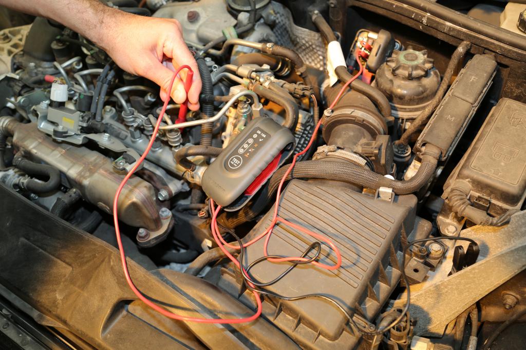 Testeur de bougies de préchauffage FACOM DX.10A © Benjamin Leharivel - Zone Outillage Testeur de bougies de préchauffage FACOM DX.10A © Benjamin Leharivel - Zone Outillage