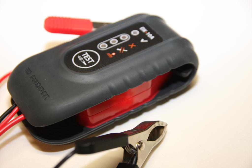 Testeur de bougies de préchauffage FACOM DX.10A © Benjamin Leharivel - Zone Outillage Testeur de bougies de préchauffage FACOM DX.10A © Benjamin Leharivel - Zone Outillage