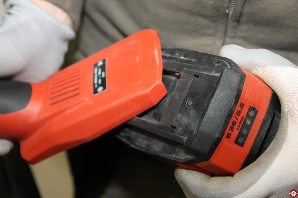 Meuleuse sans fil HILTI AG 150-A36 © Benjamin Leharivel - Zone Outillage Meuleuse sans fil HILTI AG 150-A36 © Benjamin Leharivel - Zone Outillage