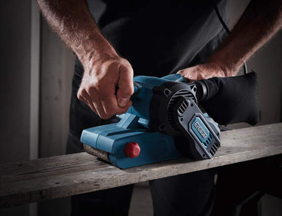 Ponceuse à bande Erbauer EBS950 950W