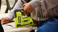 agrafeuse cloueuse sans fil USB 4 V RST4-0 Ryobi