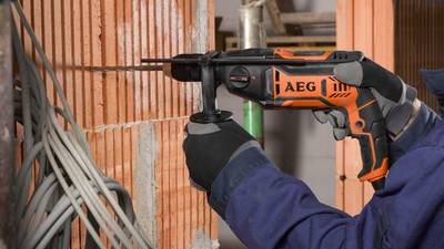 Perceuse à percussion AEG