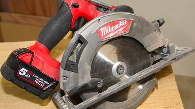 Scie circulaire sans fil Milwaukee M18 CCS66 © Zone Outillage - Benjamin Leharivel