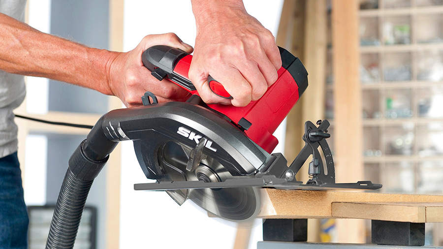 Profitez de coupes précises avec les scies circulaires 3520 et 5830 SKIL