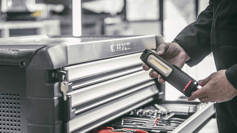 Nouvelle lampe d’inspection FACOM 779.CL5 dotée de la technologie « Find my light »