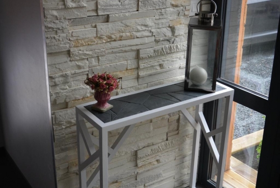 Console déco ambroise en bois et ardoises © Zone Outillage Console déco ambroise en bois et ardoises © Zone Outillage