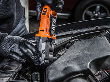 boulonneuses à chocs d’angle sans fil BSS18SRA12BL et BSS18SRA38BL AEG 