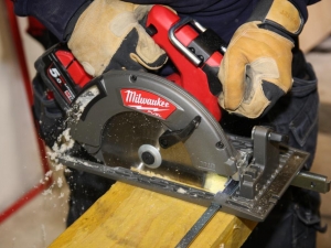 Scie circulaire sans fil Milwaukee M18 CCS66 © Zone Outillage - Benjamin Leharivel