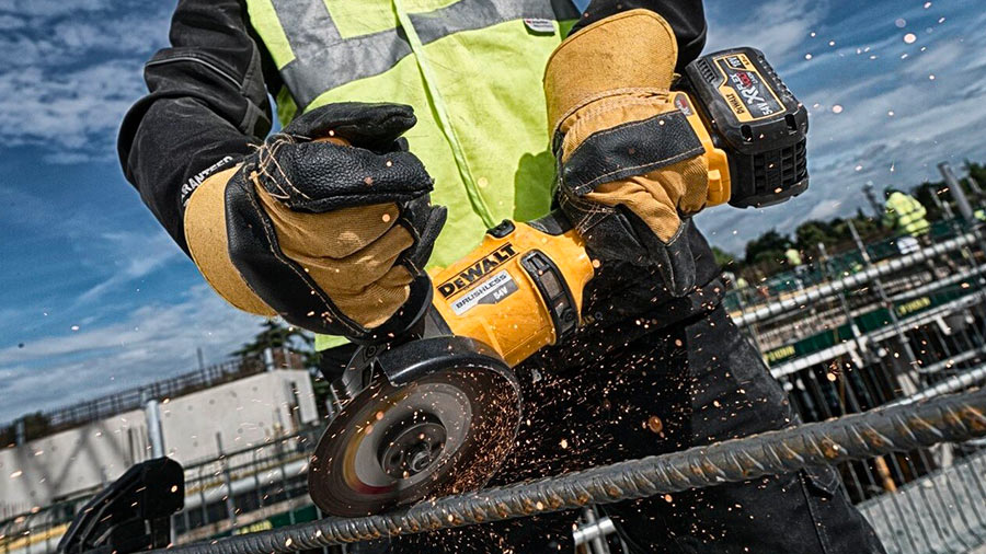 La meuleuse sur batterie DEWALT DCG414T2 La meuleuse sur batterie DEWALT DCG414T2