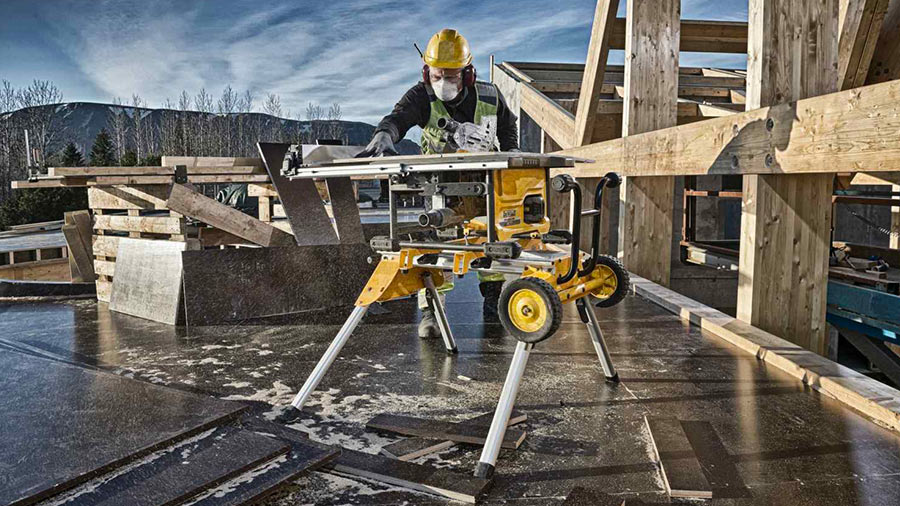 La scie à table sur batterie DEWALT DCS7485T2 La scie à table sur batterie DEWALT DCS7485T2