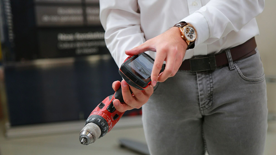 Découverte des coulisses du SAV HILTI France de Bois-d’Arcy : scan des outils Découverte des coulisses du SAV HILTI France de Bois-d’Arcy : scan des outils