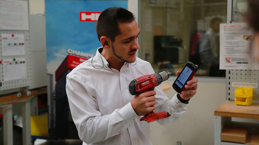 Découverte des coulisses du SAV HILTI France de Bois-d’Arcy : scan des outils Découverte des coulisses du SAV HILTI France de Bois-d’Arcy : scan des outils