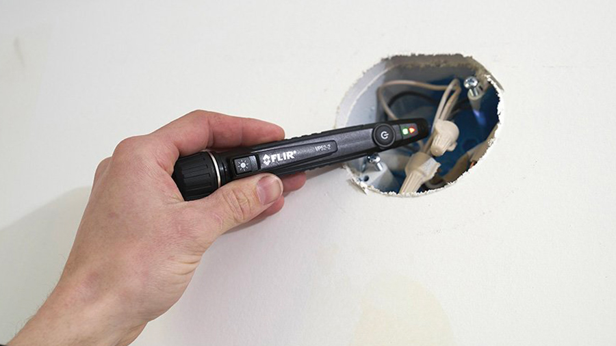 FLIR lance son détecteur de tension sans contact VP52-2 FLIR lance son détecteur de tension sans contact VP52-2