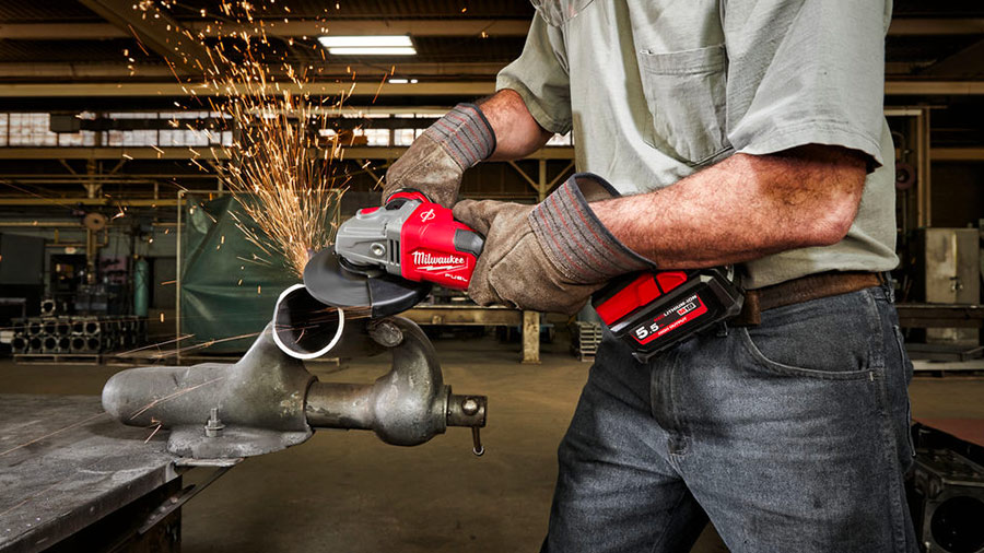 Nouvelle meuleuse d'angle sur batterie Milwaukee M18 FHSAG125XB-552X Nouvelle meuleuse d'angle sur batterie Milwaukee M18 FHSAG125XB-552X