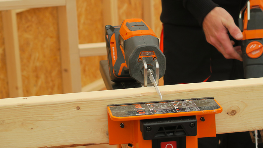 AEG BUS18CBL : la nouvelle scie sabre compacte brushless 18 V AEG BUS18CBL : la nouvelle scie sabre compacte brushless 18 V