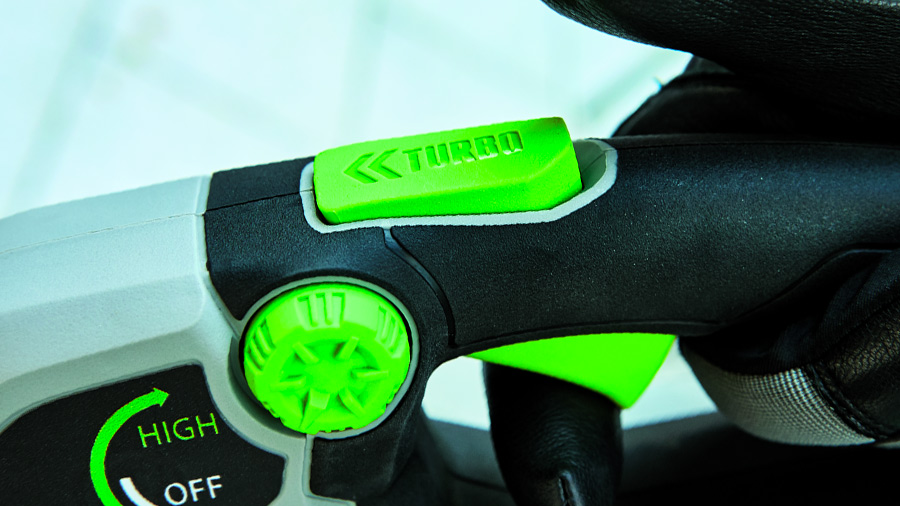 Un jardin impeccable avec le puissant souffleur LB5800E EGO Un jardin impeccable avec le puissant souffleur LB5800E EGO