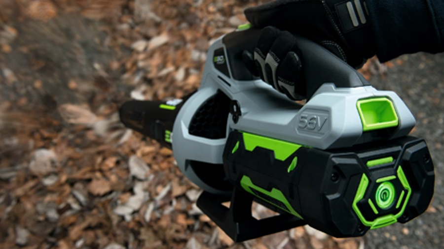 Un jardin impeccable avec le puissant souffleur LB5800E EGO Un jardin impeccable avec le puissant souffleur LB5800E EGO