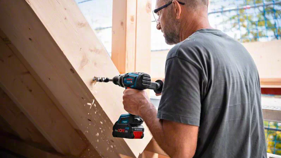 Perceuse visseuse à percussion sans fil biturbo brushless GSB 18V 150C Bosch Professional Perceuse visseuse à percussion sans fil biturbo brushless GSB 18V 150C Bosch Professional