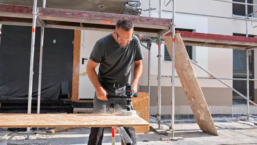 Perceuse visseuse à percussion sans fil biturbo brushless GSB 18V 150C Bosch Professional Perceuse visseuse à percussion sans fil biturbo brushless GSB 18V 150C Bosch Professional