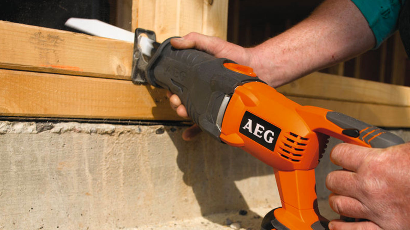 Test scie sabre AEG BUS 18 LI © Benjamin LEHARIVEL - Zone Outillage Test scie sabre AEG BUS 18 LI © Benjamin LEHARIVEL - Zone Outillage