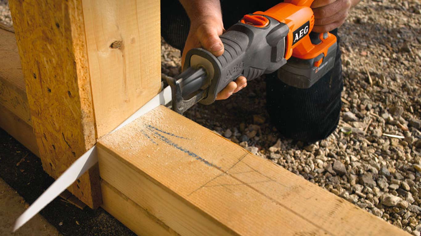 Test scie sabre AEG BUS 18 LI © Benjamin LEHARIVEL - Zone Outillage Test scie sabre AEG BUS 18 LI © Benjamin LEHARIVEL - Zone Outillage