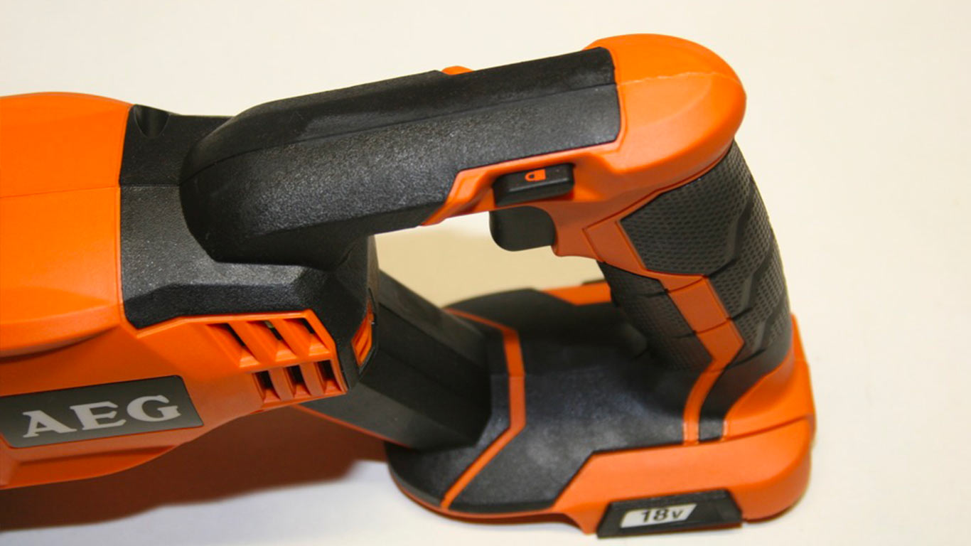 Test scie sabre AEG BUS 18 LI © Benjamin LEHARIVEL - Zone Outillage Test scie sabre AEG BUS 18 LI © Benjamin LEHARIVEL - Zone Outillage