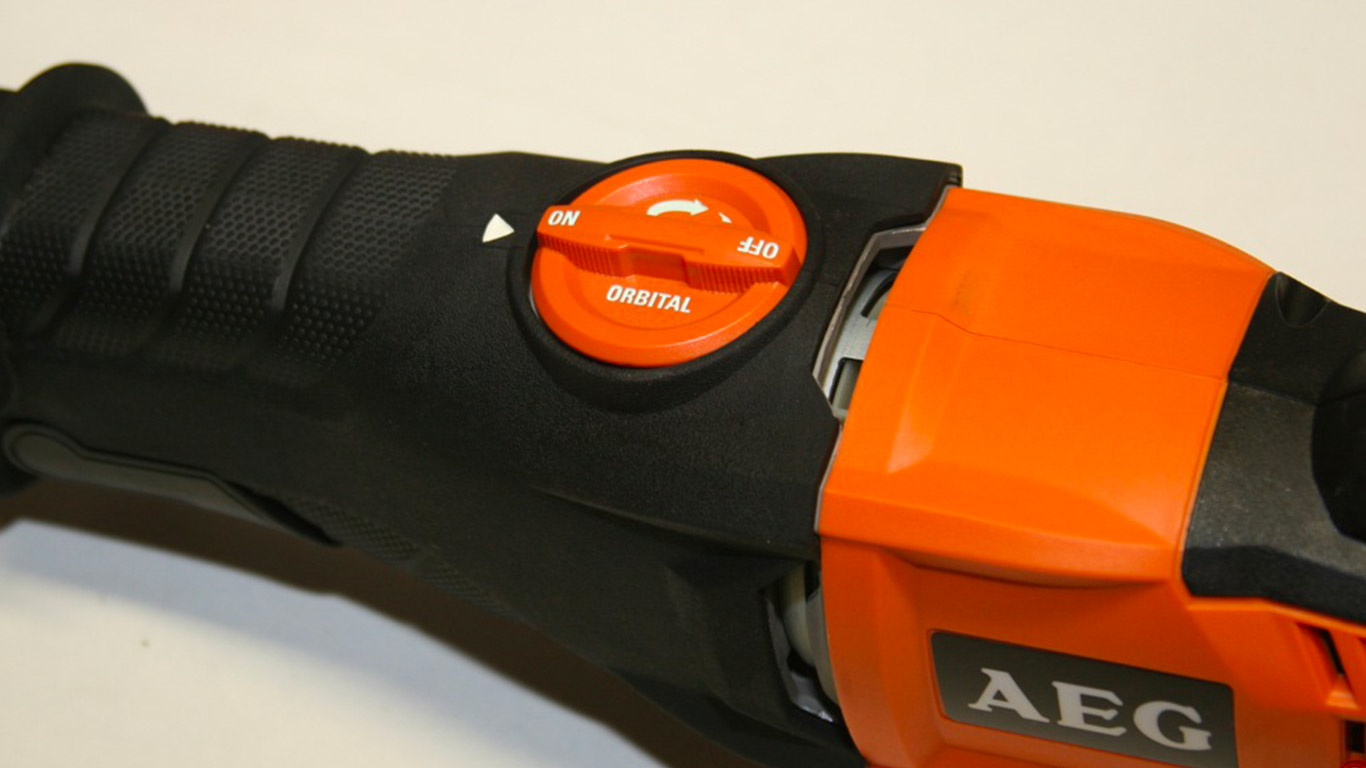 Test scie sabre AEG BUS 18 LI © Benjamin LEHARIVEL - Zone Outillage Test scie sabre AEG BUS 18 LI © Benjamin LEHARIVEL - Zone Outillage