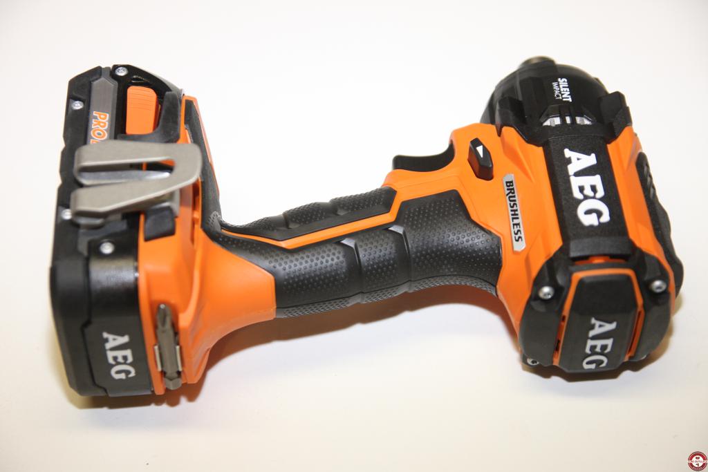 Visseuse à chocs 3 vitesses 18 V AEG BSS18OP oléopneumatique © Benjamin Leharivel - Zone Outillage Visseuse à chocs 3 vitesses 18 V AEG BSS18OP oléopneumatique © Benjamin Leharivel - Zone Outillage